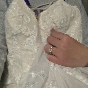 Melissa sweet wedding dress like new, professionally cleaned and preserved.